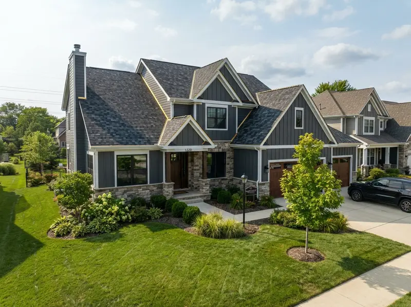 Modern shingle roof in Romeoville Modern shingle roof in Romeoville